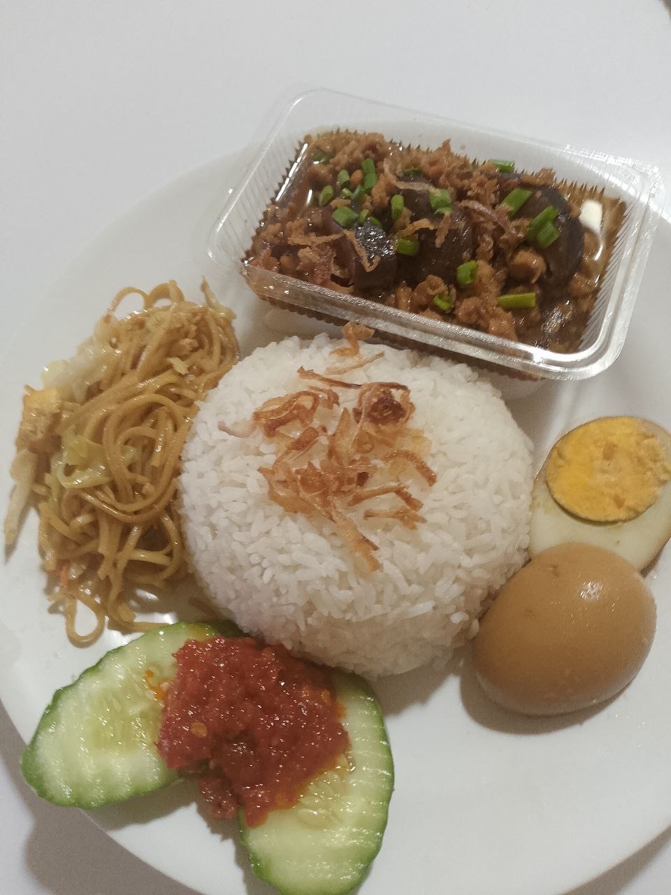 Nasi Ayam Semur Jamur Telur Bacem